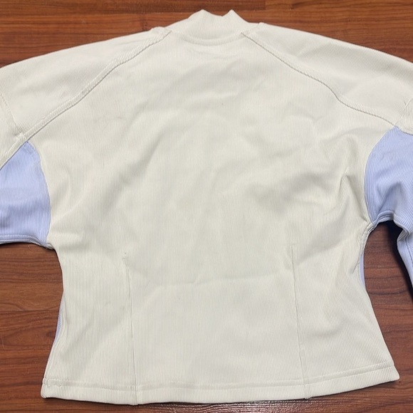 COPY - Lululemon Ribbed Luxtreme Wide-Sleeve Pullover in bone/blissful blue. Si… - Picture 8 of 9